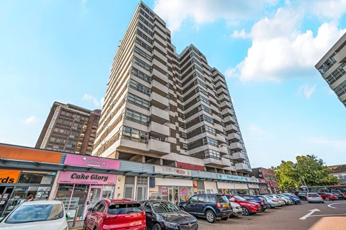 2 Bedroom Block Of Flats For Sale In Sunbury-On-Thames, Surrey, TW16