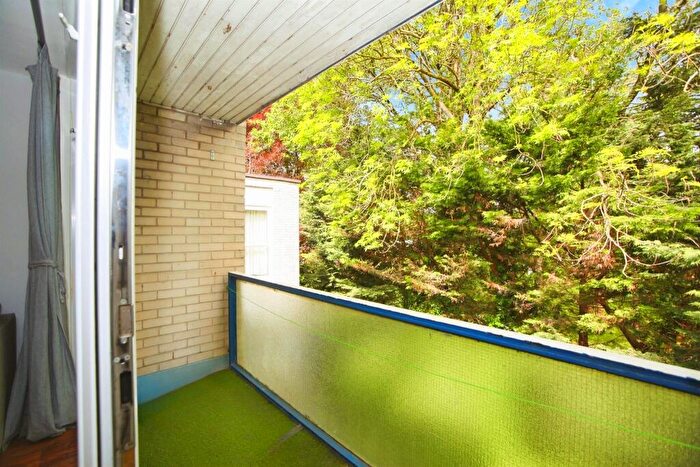 2 Bedroom Flat For Sale In Cogan Pill Road, Llandough, Penarth, CF64