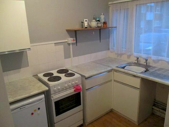 1 Bedroom Flat To Rent In Cedar Court, Beeston, NG9