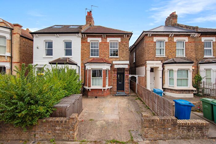 3 Bedroom Flat For Sale In Barry Road, London, SE22