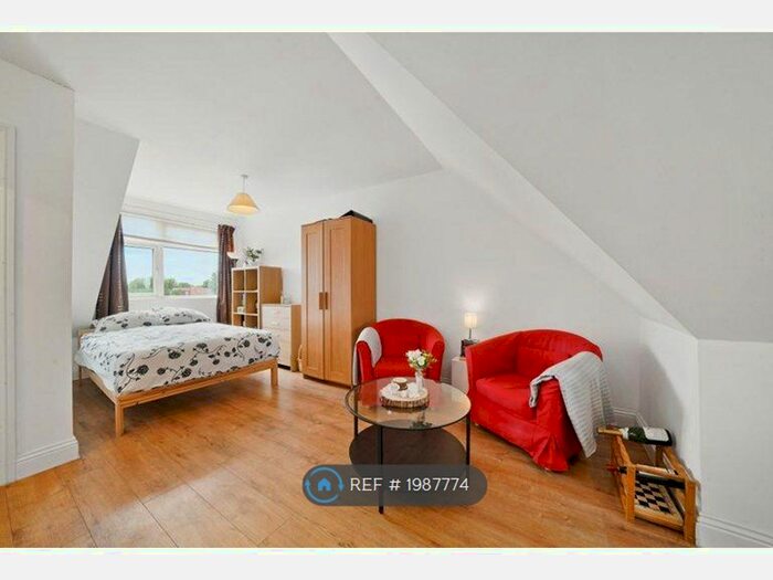 Studio To Rent In Rayners Lane, Pinner, HA5