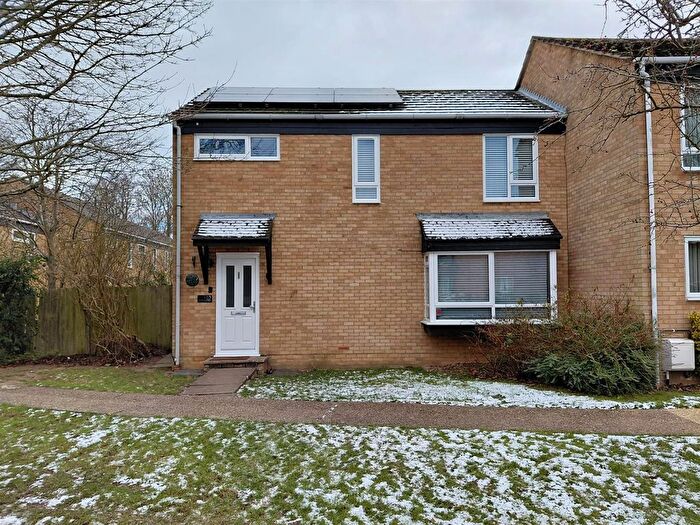 4 Bedroom Semi Detached House To Rent In Chapel Wood, New Ash Green, DA3