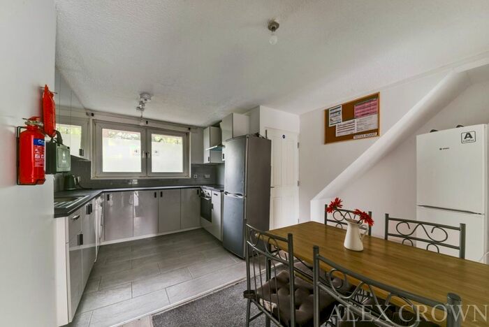 5 Bedroom Flat To Rent In Hoe Street, London, E17