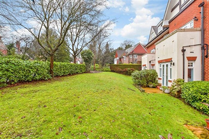 2 Bedroom Flat For Sale In Wray Common Road, Reigate, Surrey, RH2