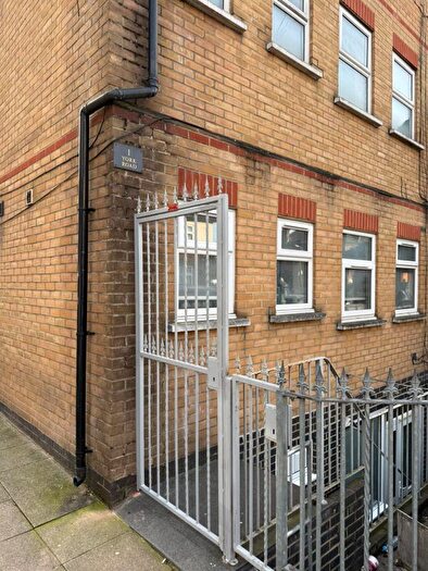 1 Bedroom Flat To Rent In York Road, Ilford, IG1