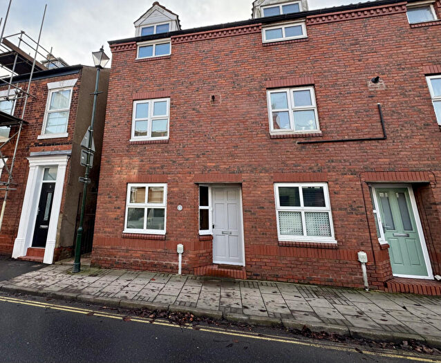 2 Bedroom Town House For Sale In Flemingate, Beverley, HU17