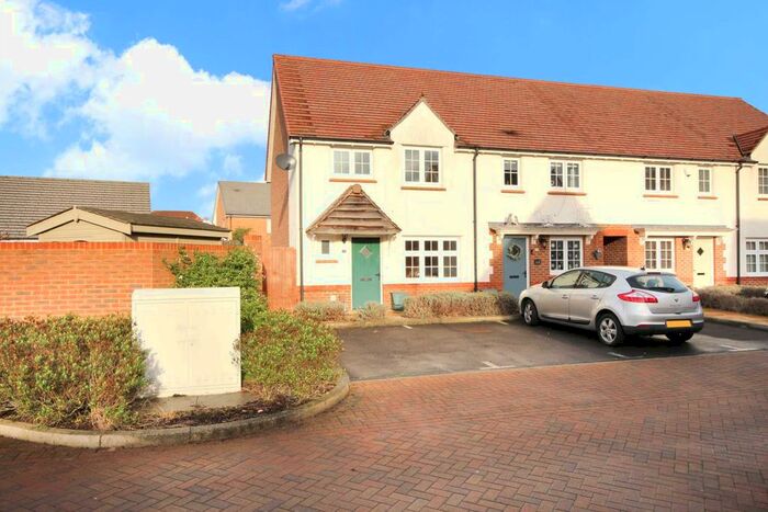 3 Bedroom End Of Terrace House To Rent In Stonechat Croft, Jennetts Park RG12