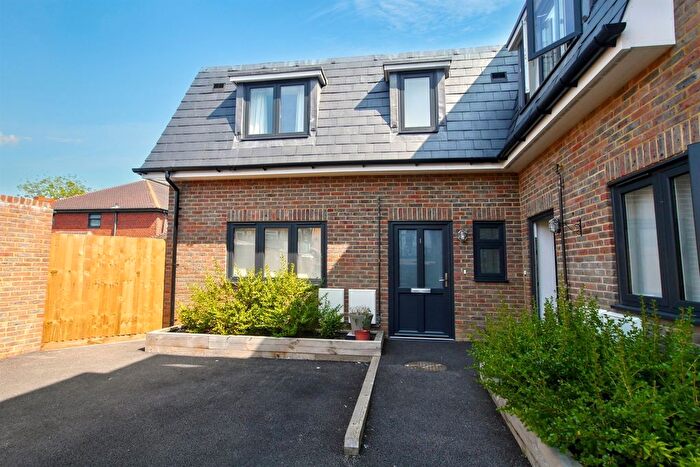2 Bedroom End Of Terrace House To Rent In Portland Yard, Bishopric, Horsham, West Sussex, RH12