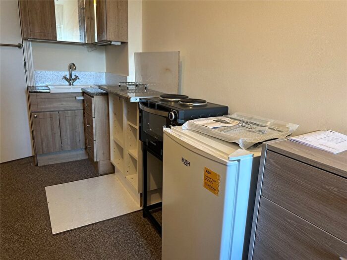 Studio To Rent In Park Street, Taunton, Somerset, TA1