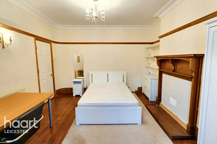 6 Bedroom End Of Terrace House For Sale In Victoria Park Road, Leicester, LE2