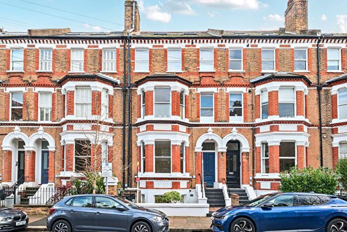 2 Bedroom Flat For Sale In Schubert Road, Putney, London, SW15