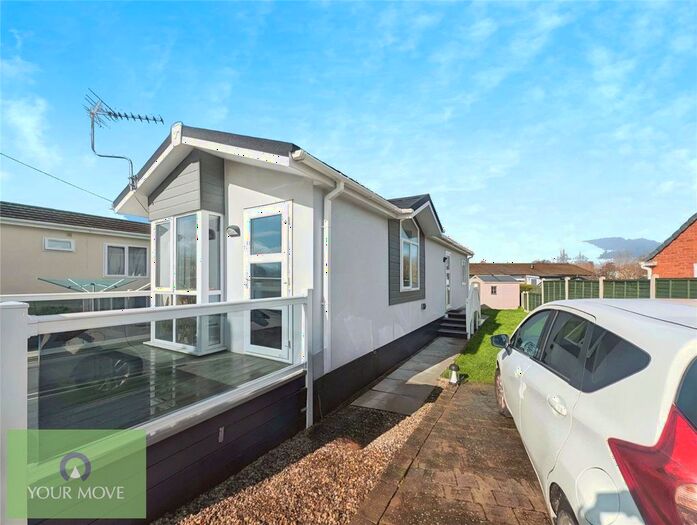 2 Bedroom Mobile/park Home To Rent In Sinton Green, Hallow, Worcester, Worcestershire, WR2