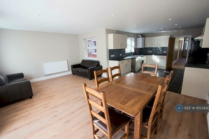 8 Bedroom Semi-Detached House To Rent In Carlton Road, Southampton, SO15