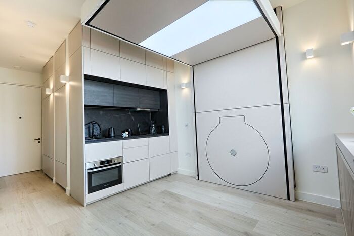 Studio To Rent In Lowlands Rd, Harrow, HA1