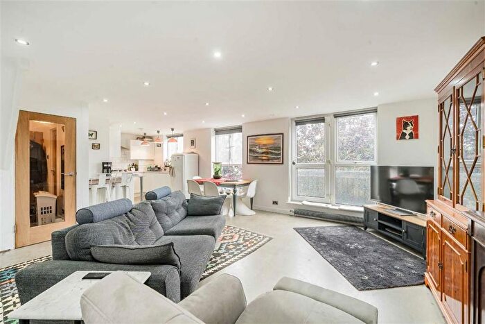 3 Bedroom Flat For Sale In Mansford Street, Bethnal Green, E2