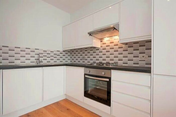 2 Bedroom Flat To Rent In Kings Road, Willesden, NW10