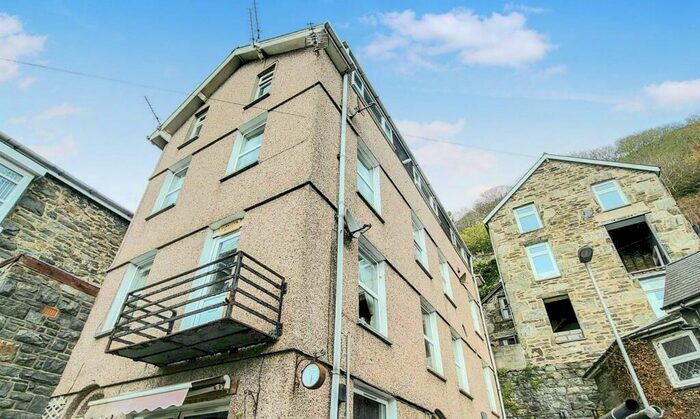 2 Bedroom Flat For Sale In Barmouth, LL42