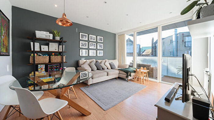 2 Bedroom Flat For Sale In High Street, Beckenham, BR3