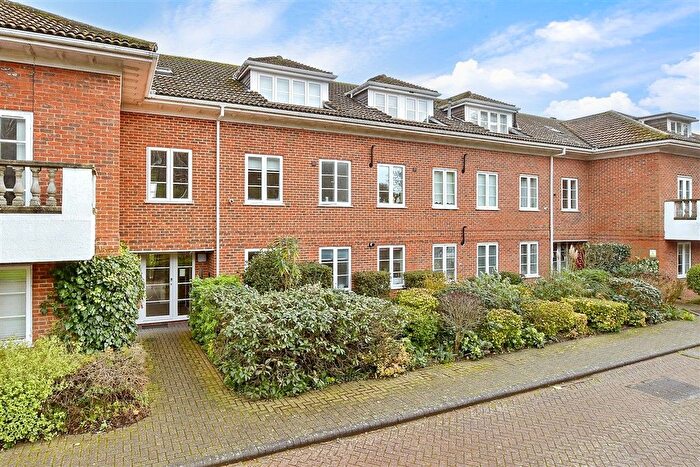 2 Bedroom Flat For Sale In North Foreland Road, Broadstairs, Kent, CT10