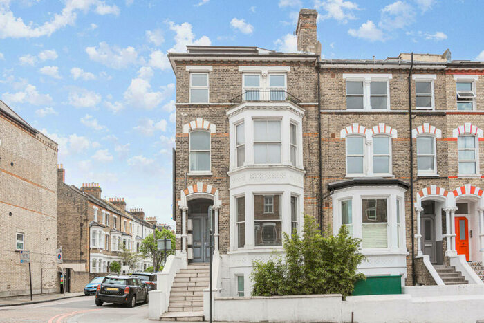 2 Bedroom Apartment To Rent In Battersea Rise, Battersea, SW11