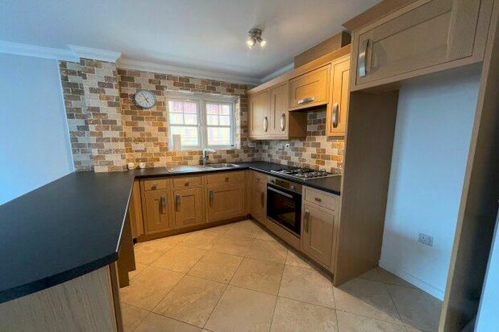 2 Bedroom Flat To Rent In Keswick View, Pontefract, WF7