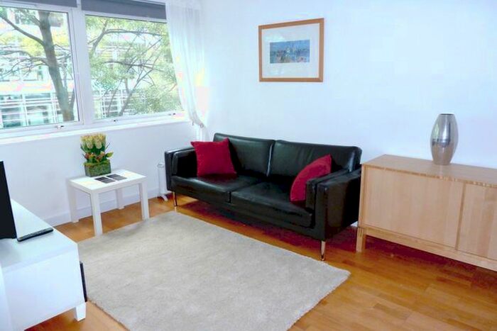 2 Bedroom Flat To Rent In Fitzroy Street, London, W1T