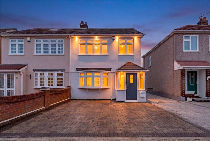 3 Bedroom Semi-Detached House For Sale In Lakeside, Rainham, RM13