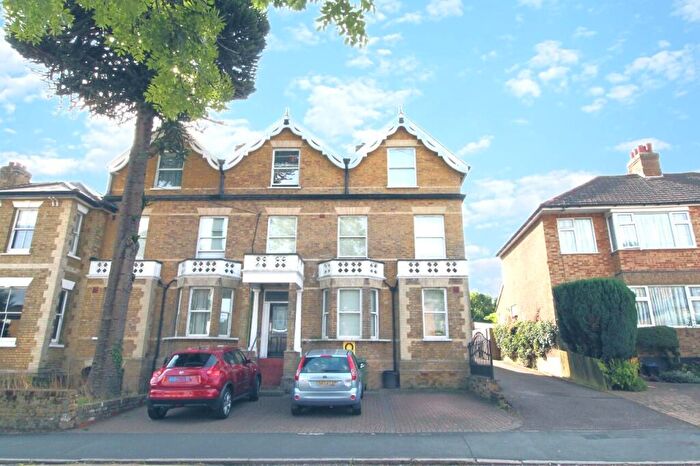 1 Bedroom Apartment To Rent In Crescent Road, Warley, CM14