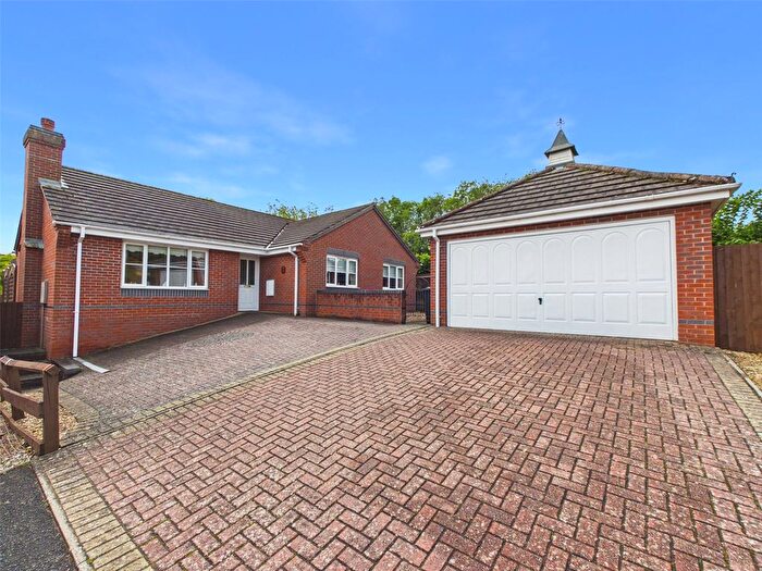 4 Bedroom Bungalow For Sale In Nightingale Avenue, Worcester, Worcestershire, WR4