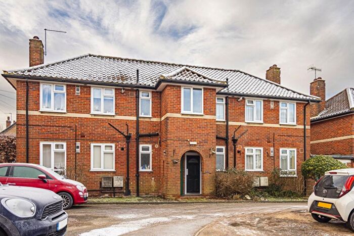 1 Bedroom Flat To Rent In Langmead Drive, Bushey Heath, Bushey, WD23