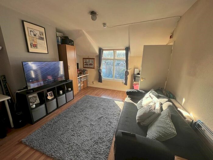 1 Bedroom Flat To Rent In Birdhurst Rise, South Croydon CR2