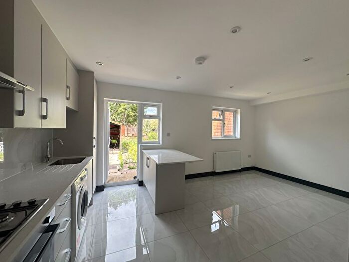 5 Bedroom Terraced House To Rent In Blumfield Crescent, Slough, SL1