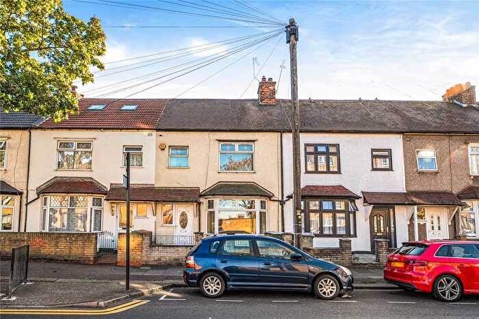 4 Bedroom Terraced House For Sale In Lonsdale Avenue, Newham, London, E6