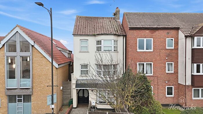 3 Bedroom Flat For Sale In London Road, Leigh-On-Sea, SS9