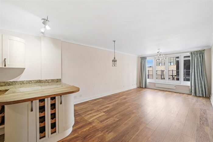 2 Bedroom Flat To Rent In New Caledonian Wharf, Surrey Quays, SE16