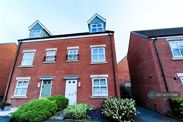 3 Bedroom Semi-Detached House To Rent In Bishops Park Road, Gateshead, NE8