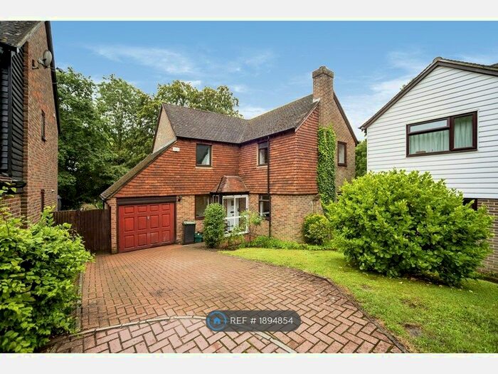 4 Bedroom Detached House To Rent In Sheraton Court, Chatham, ME5