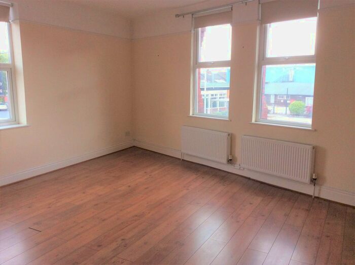 2 Bedroom Flat To Rent In Warwick Avenue, Crosby, Liverpool, L23