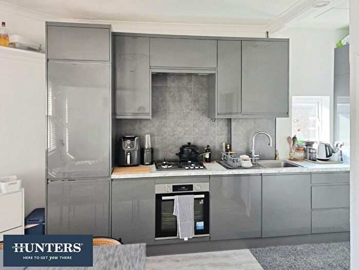 1 Bedroom Flat To Rent In Sandycombe Road, Richmond, TW9