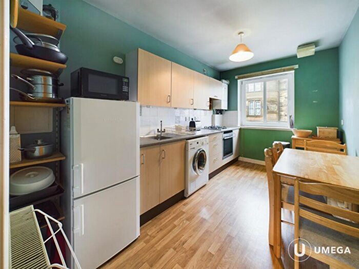 2 Bedroom Apartment To Rent In Waverley Park, Meadowbank, Edinburgh, EH8