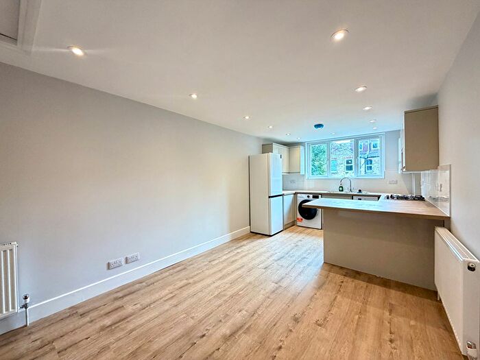1 Bedroom Flat To Rent In Station Road, London, N3
