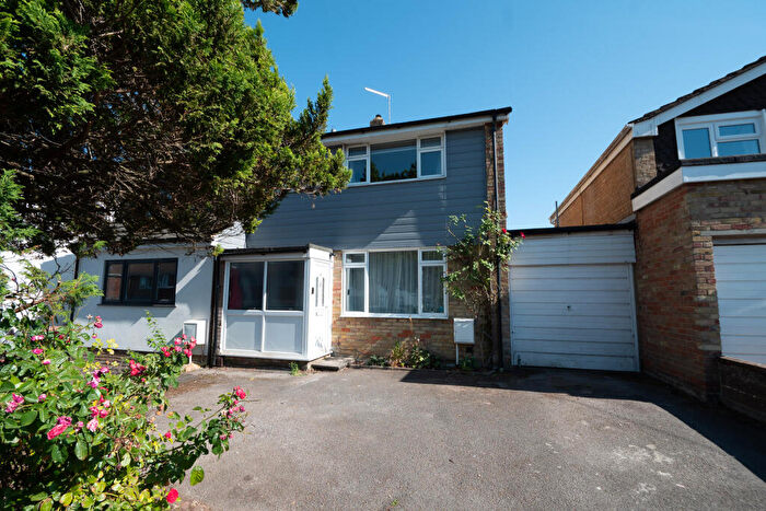 3 Bedroom Semi Detached House For Sale In Chapel Road, West End, SO30