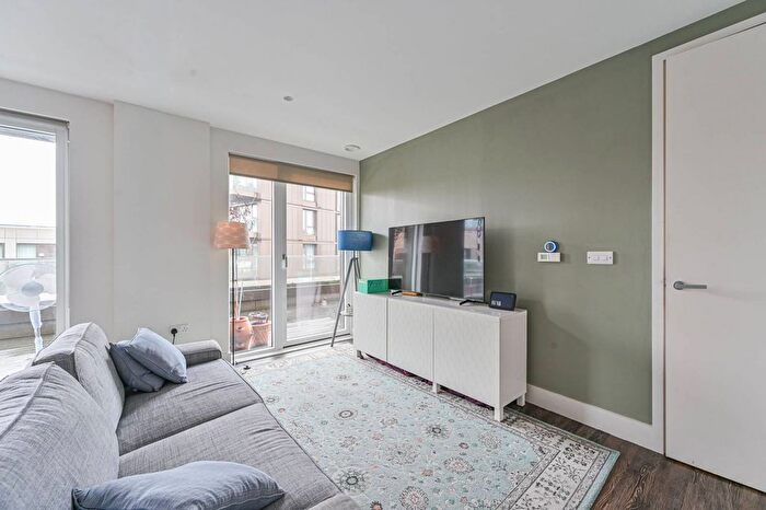 3 Bedroom Flat For Sale In Moulding Lane, Deptford, London, SE14