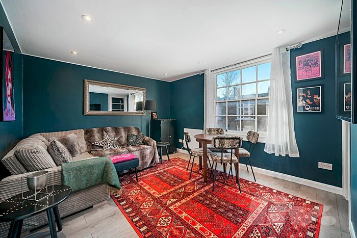 2 Bedroom Flat To Rent In Parkway, Camden, NW1