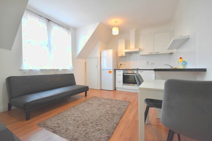 1 Bedroom Flat To Rent In Tooting High Street, London, SW17