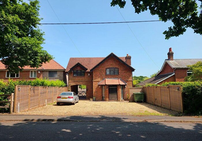 4 Bedroom Detached House For Sale In Calmore Road, Calmore, Southampton, SO40