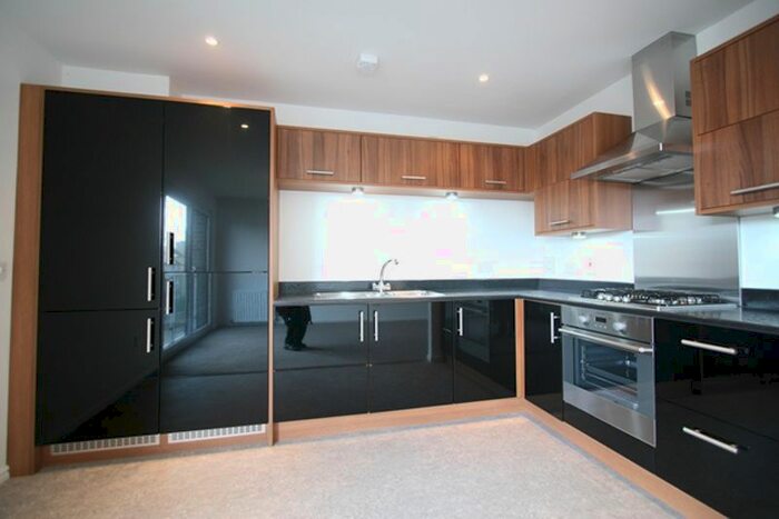 2 Bedroom Flat To Rent In Arneil Place, Edinburgh, EH5