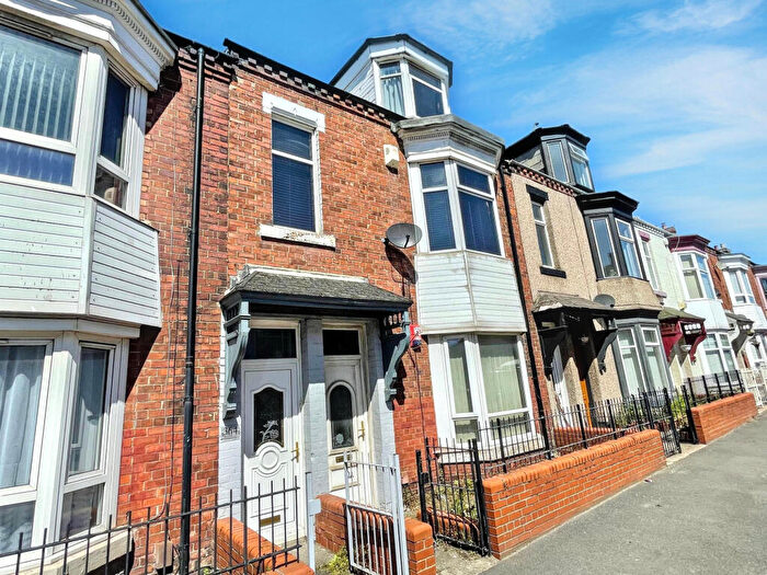 3 Bedroom Flat To Rent In Dean Road, South Shields, Tyne And Wear, NE33