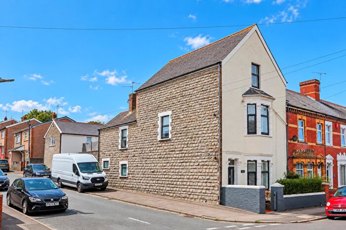 5 Bedroom End Of Terrace House For Sale In Cardiff Road, Barry, CF63