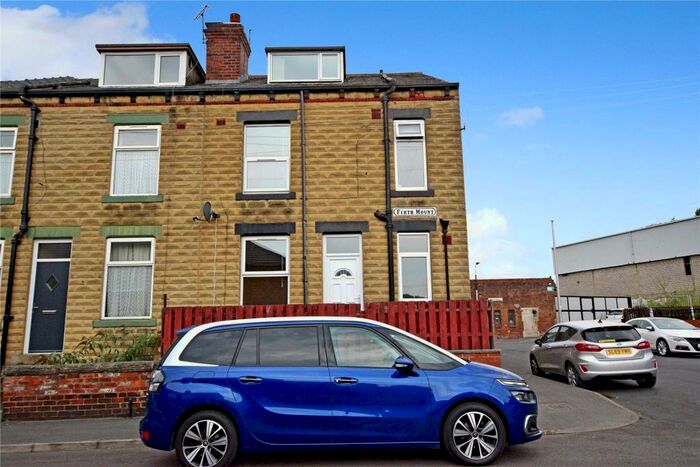 2 Bedroom House To Rent In Firth Mount, Leeds, LS11